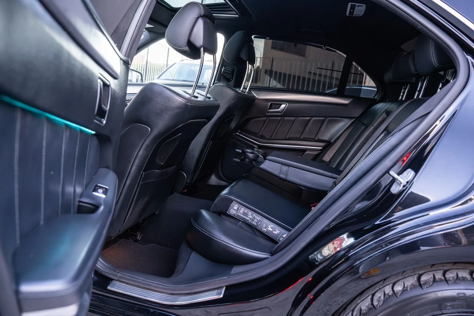 Mercedes-Benz E 350 CDI-AMG-FACE-DISTR-KEYLESS-ОБДУХ-LINE ASSIST-FULL, снимка 17 - Автомобили и джипове - 56237874