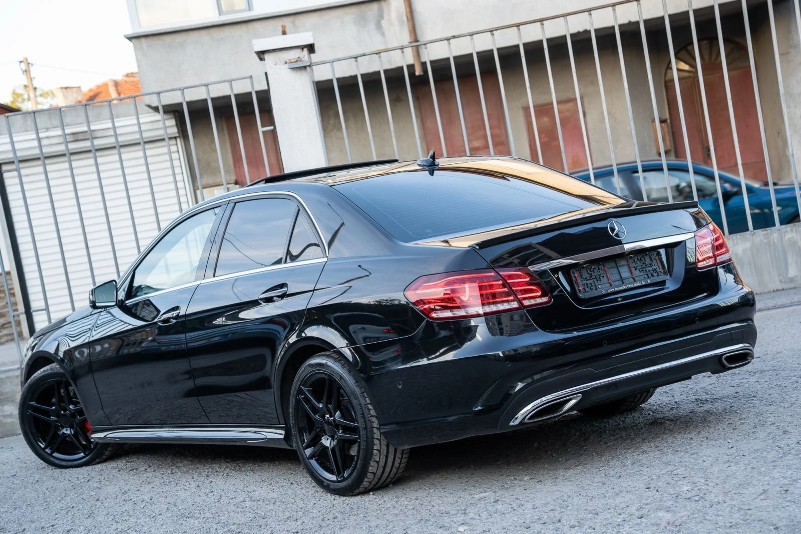 Mercedes-Benz E 350 CDI-AMG-FACE-DISTR-KEYLESS-ОБДУХ-LINE ASSIST-FULL, снимка 5 - Автомобили и джипове - 56237874