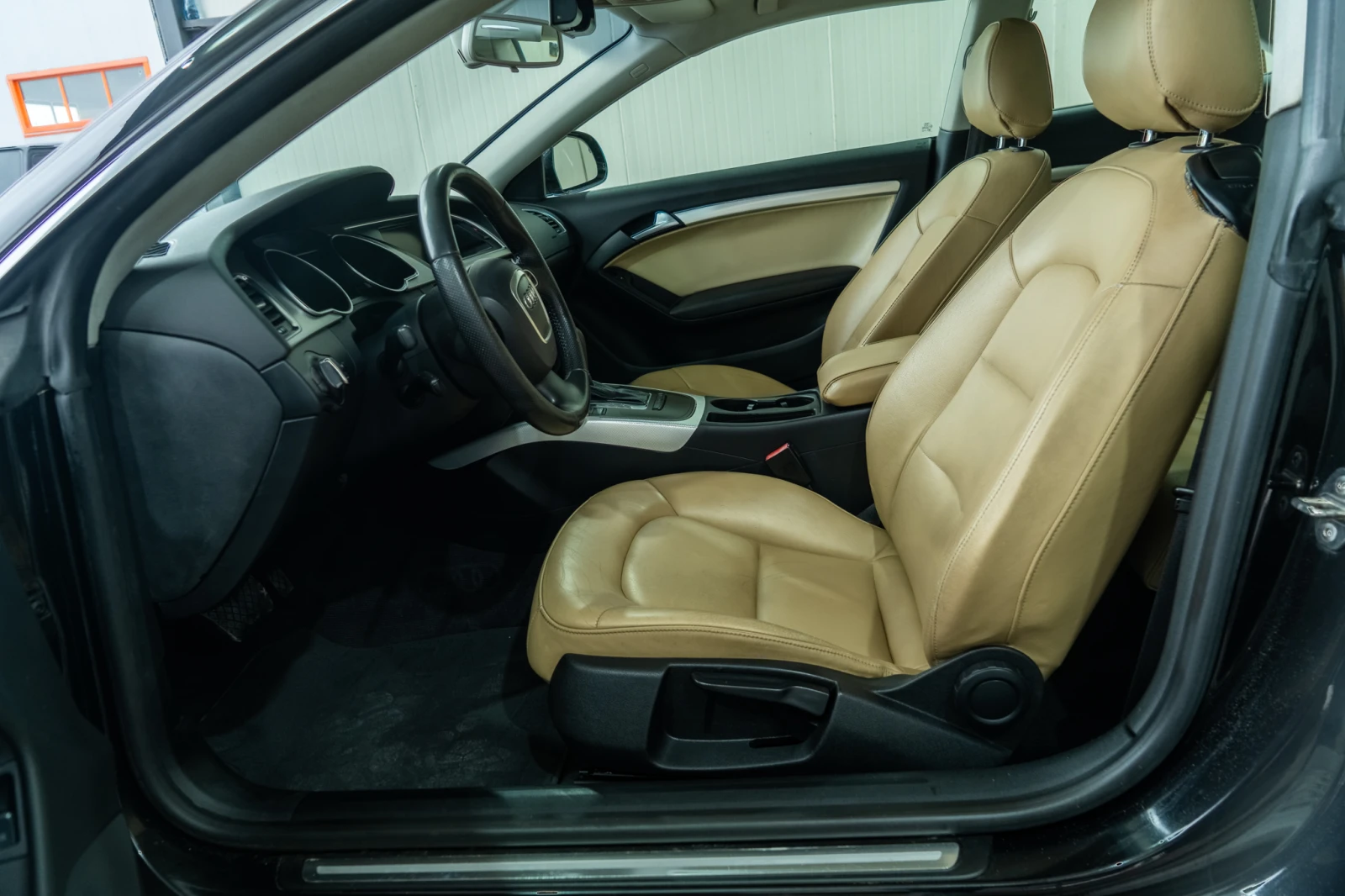 Audi A5 2.7TDI = V6 = АВТОМАТИК = TOP = ЛИЗИНГ = ГАРАНЦИЯ, снимка 7 - Автомобили и джипове - 56242610