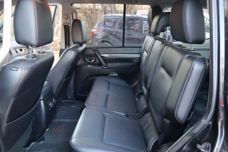 Mitsubishi Pajero 3.2 Di-D 4WD, снимка 11 - Автомобили и джипове - 47584897