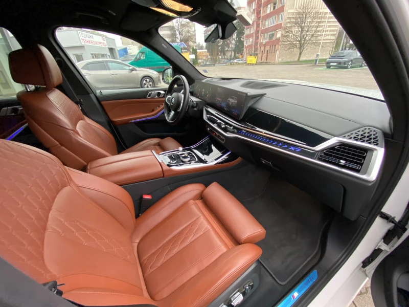 BMW X7 xDrive40d M Sport 6+ 1, снимка 9 - Автомобили и джипове - 52576802