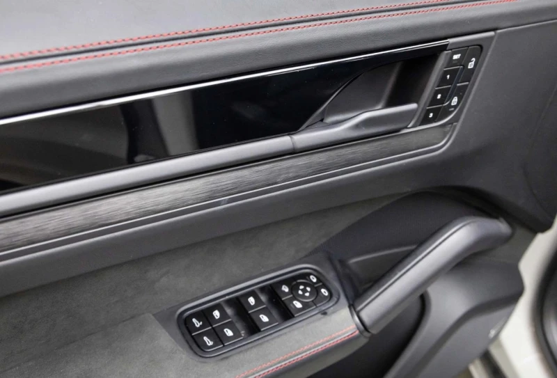 Porsche Cayenne GTS/FACELIFT/KREIDE/SPORT DESIGN/BOSE/PANO/HEAD UP, снимка 8 - Автомобили и джипове - 53164554