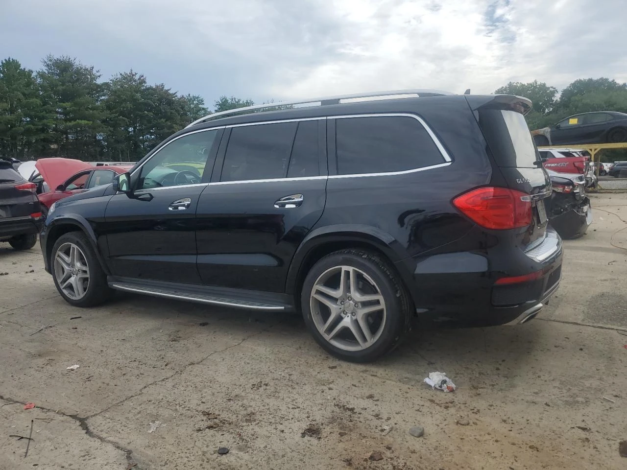Mercedes-Benz GL 550 4MATIC - изображение 2
