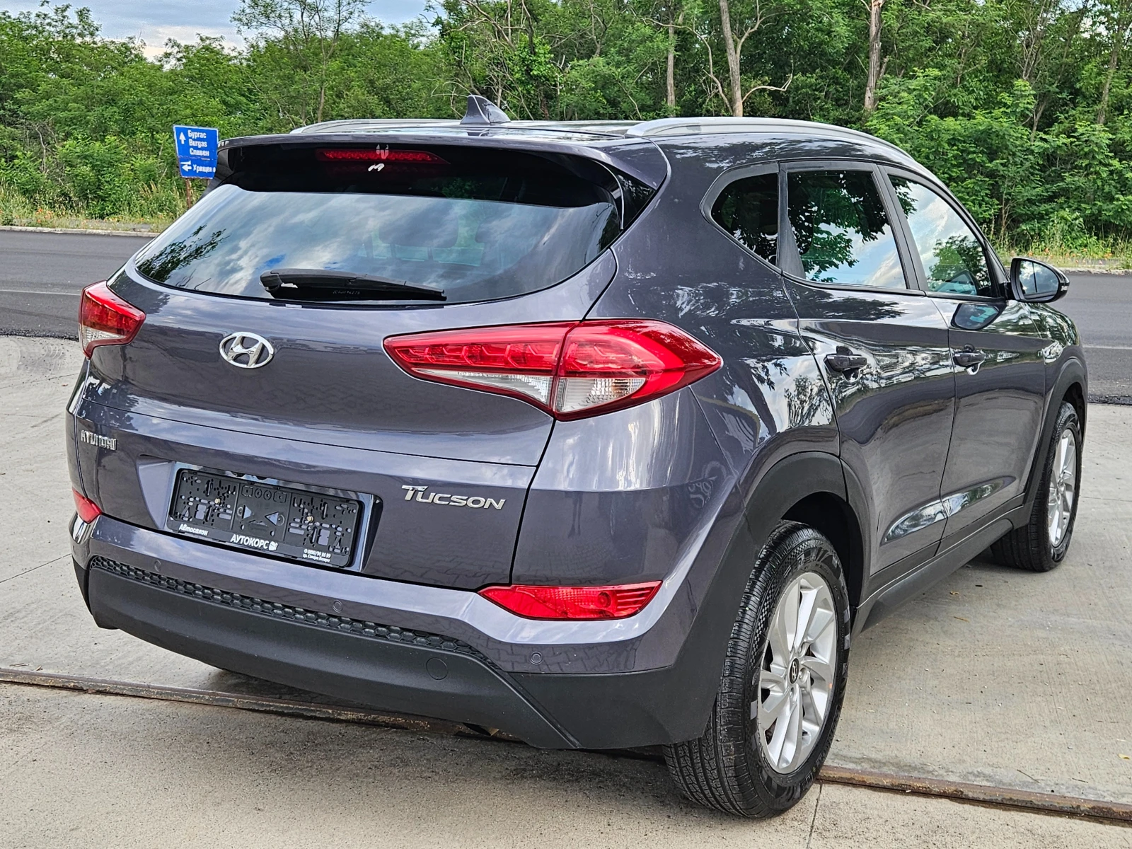 Hyundai Tucson 1.7CRDI* Navi* Camera, снимка 4 - Автомобили и джипове - 54797011