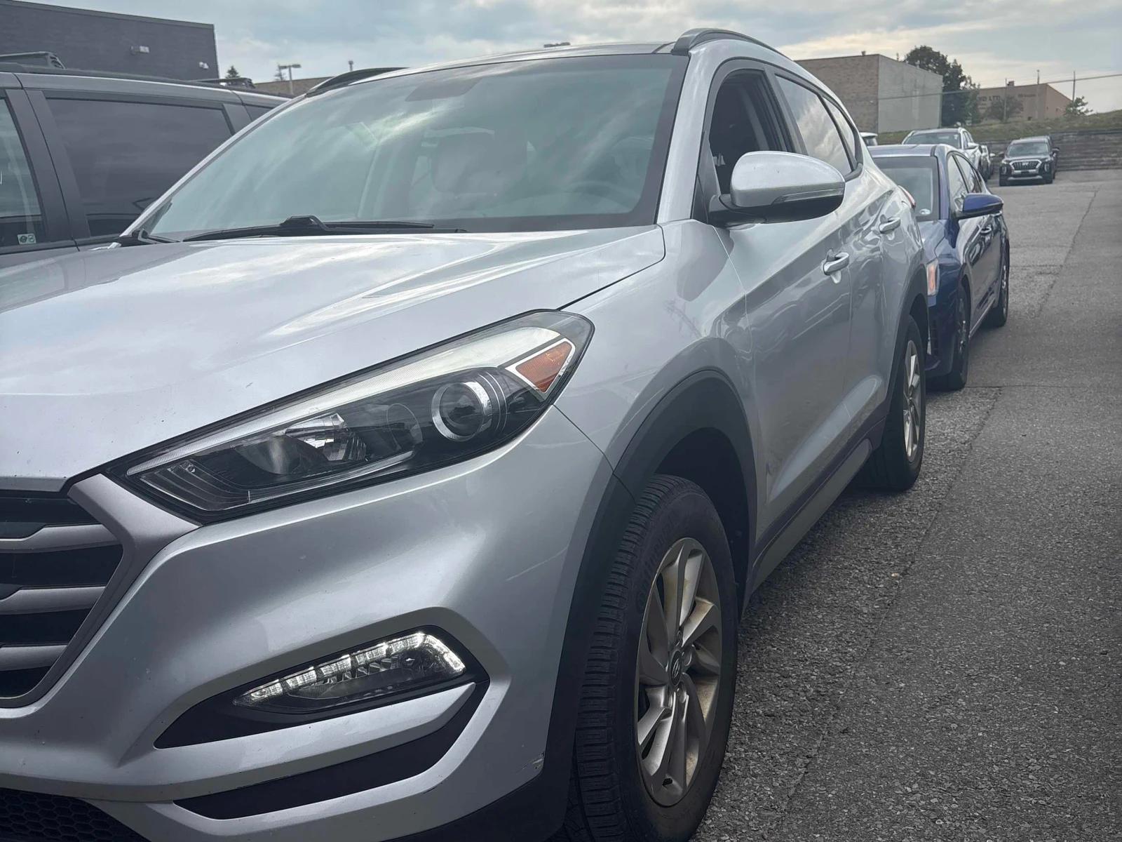 Hyundai Tucson * SE * АВТОКРЕДИТ * ГЛАВНО ПРЕДСТАВИТЕЛСТВО, снимка 3 - Автомобили и джипове - 55823103