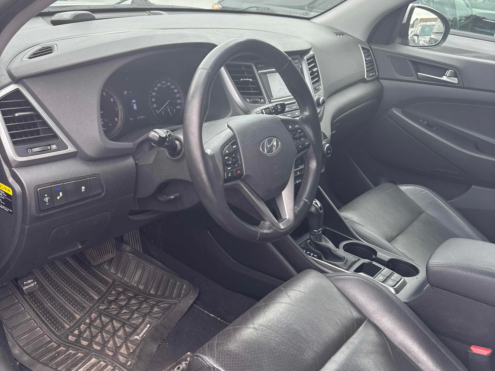 Hyundai Tucson * SE * АВТОКРЕДИТ * ГЛАВНО ПРЕДСТАВИТЕЛСТВО, снимка 7 - Автомобили и джипове - 55823103
