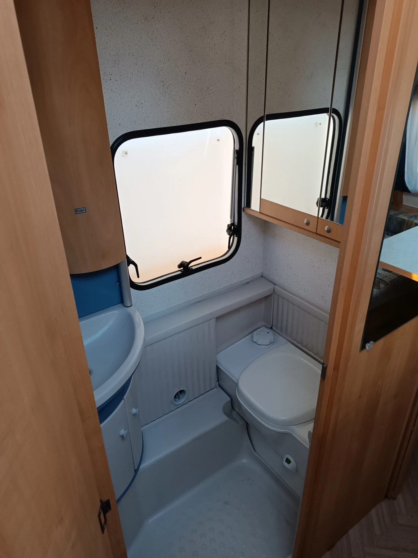 Каравана Bursner, снимка 7 - Каравани и кемпери - 54130468