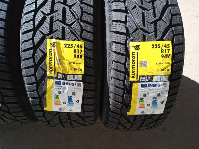 Гуми Зимни 225/45R17, снимка 2 - Гуми и джанти - 45649643