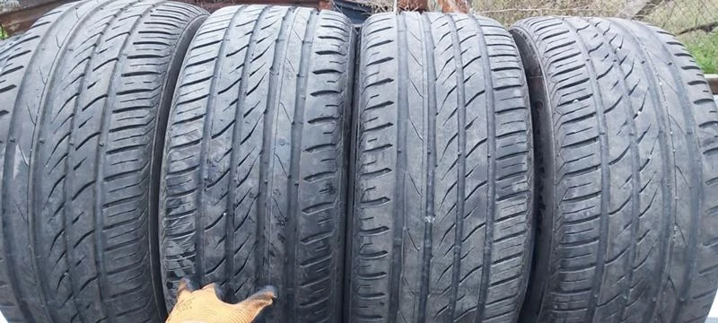 Гуми Летни 235/40R18, снимка 2 - Гуми и джанти - 35606354