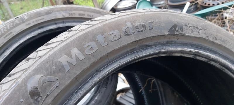 Гуми Летни 235/40R18, снимка 5 - Гуми и джанти - 35606354