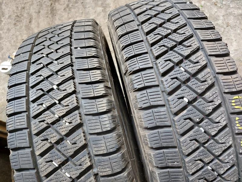 Гуми Зимни 215/65R16, снимка 2 - Гуми и джанти - 36675680