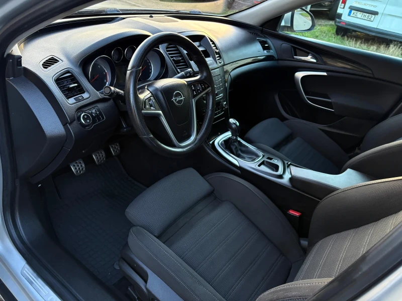 Opel Insignia 2.0CDTI SPORTS TOURER* Обслужена* , снимка 7 - Автомобили и джипове - 53048061