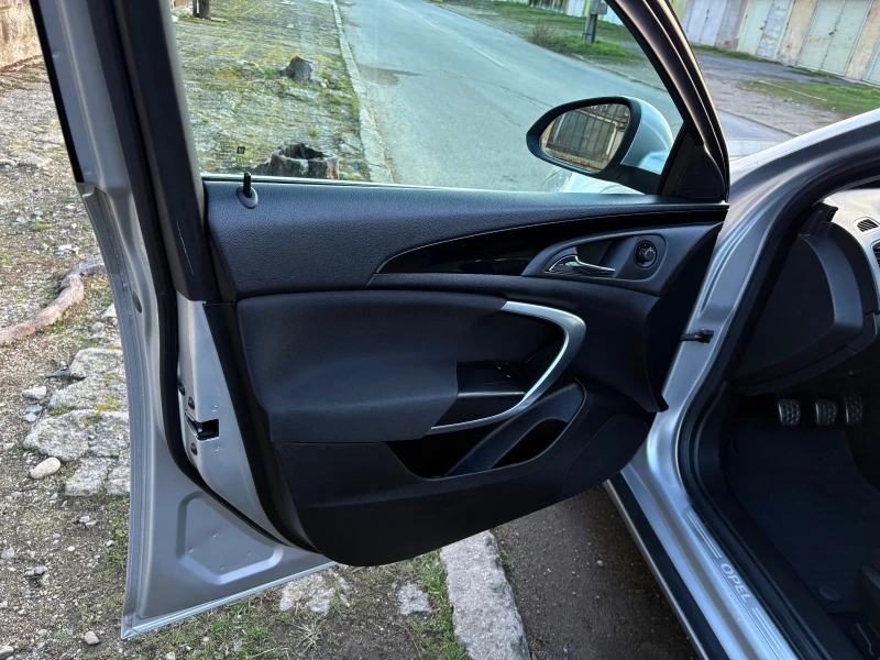 Opel Insignia 2.0CDTI SPORTS TOURER* Обслужена* , снимка 6 - Автомобили и джипове - 53048061