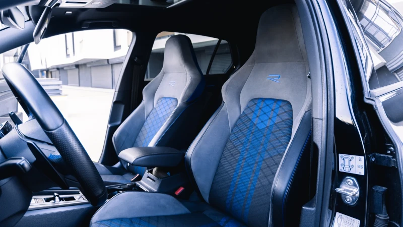 VW Golf Mk8 R Performance , снимка 12 - Автомобили и джипове - 53108012