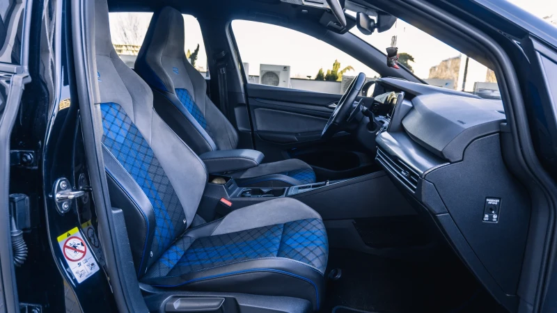 VW Golf Mk8 R Performance , снимка 14 - Автомобили и джипове - 53108012