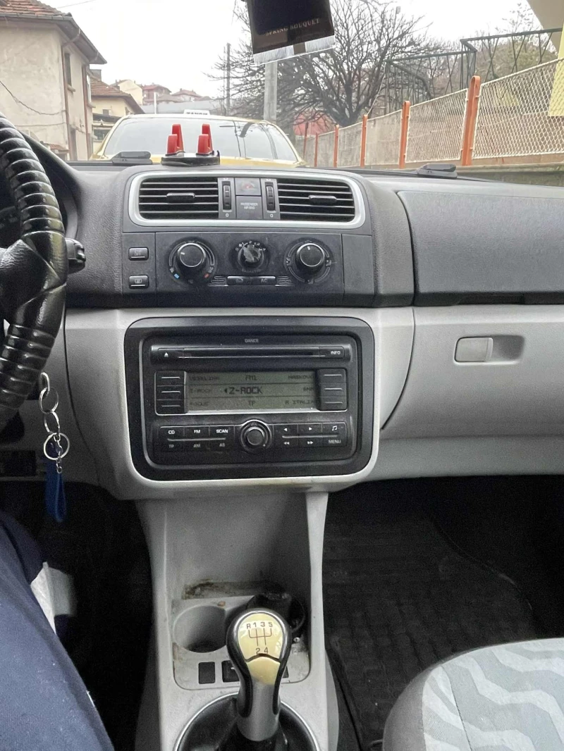Skoda Fabia 1.2 MPI, снимка 6 - Автомобили и джипове - 53391538