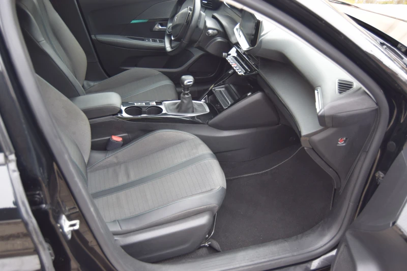 Peugeot 208, снимка 12 - Автомобили и джипове - 53560966