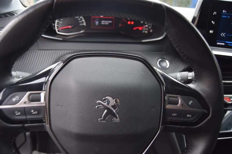 Peugeot 208, снимка 8 - Автомобили и джипове - 53560966