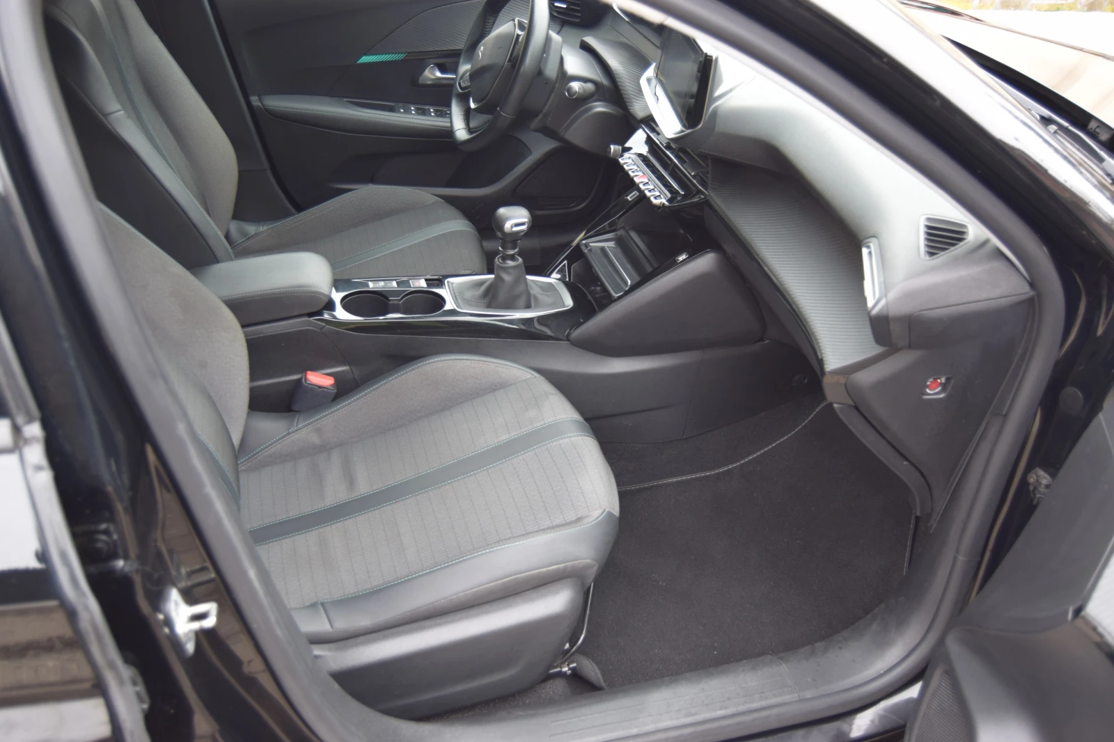 Peugeot 208 1.5 HDI, снимка 12 - Автомобили и джипове - 53651813