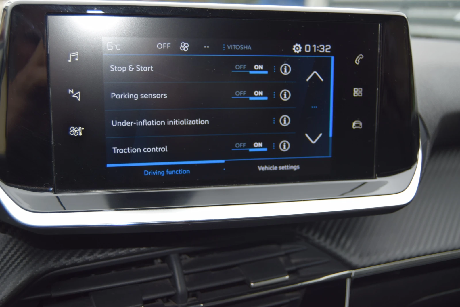 Peugeot 208 1.5 HDI, снимка 11 - Автомобили и джипове - 53651813