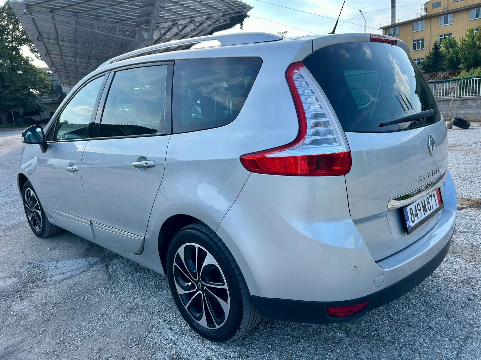 Renault Scenic 1.5dci-Bosse-Led-exclusive , снимка 6 - Автомобили и джипове - 54983016