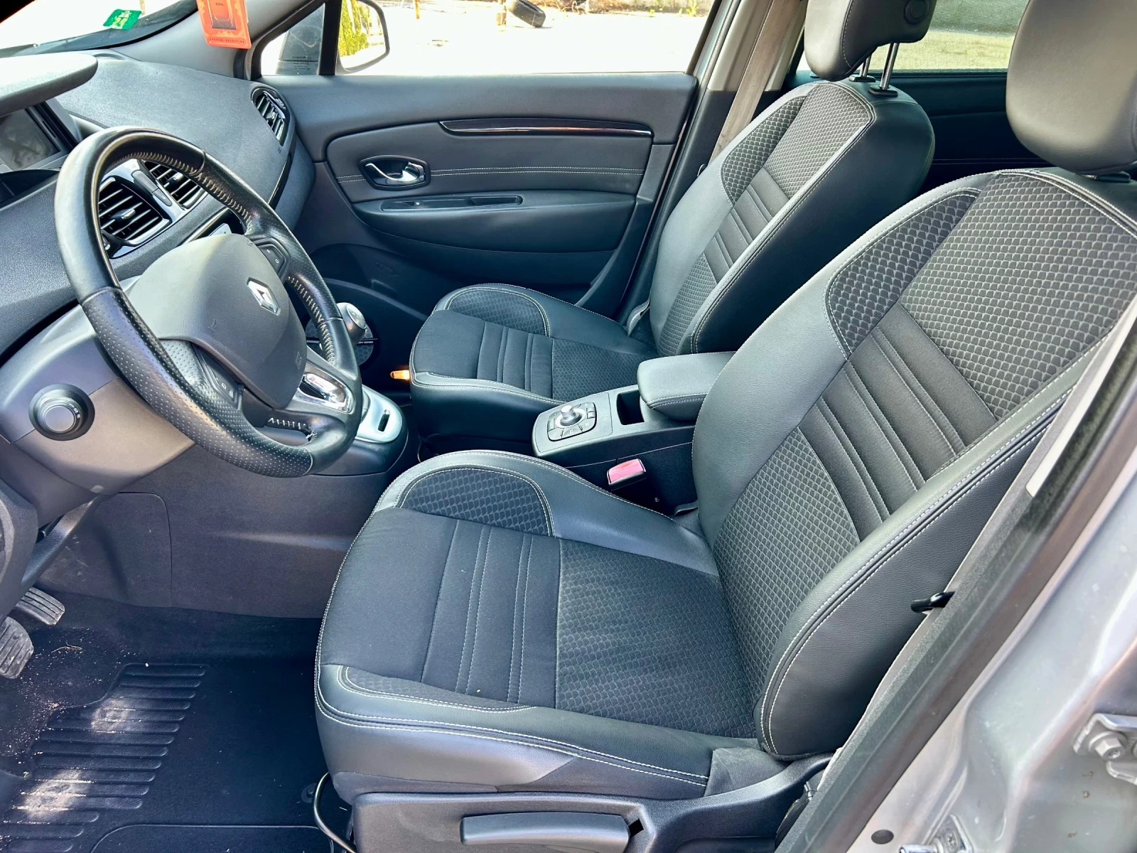 Renault Scenic 1.5dci-Bosse-Led-exclusive , снимка 8 - Автомобили и джипове - 54983016