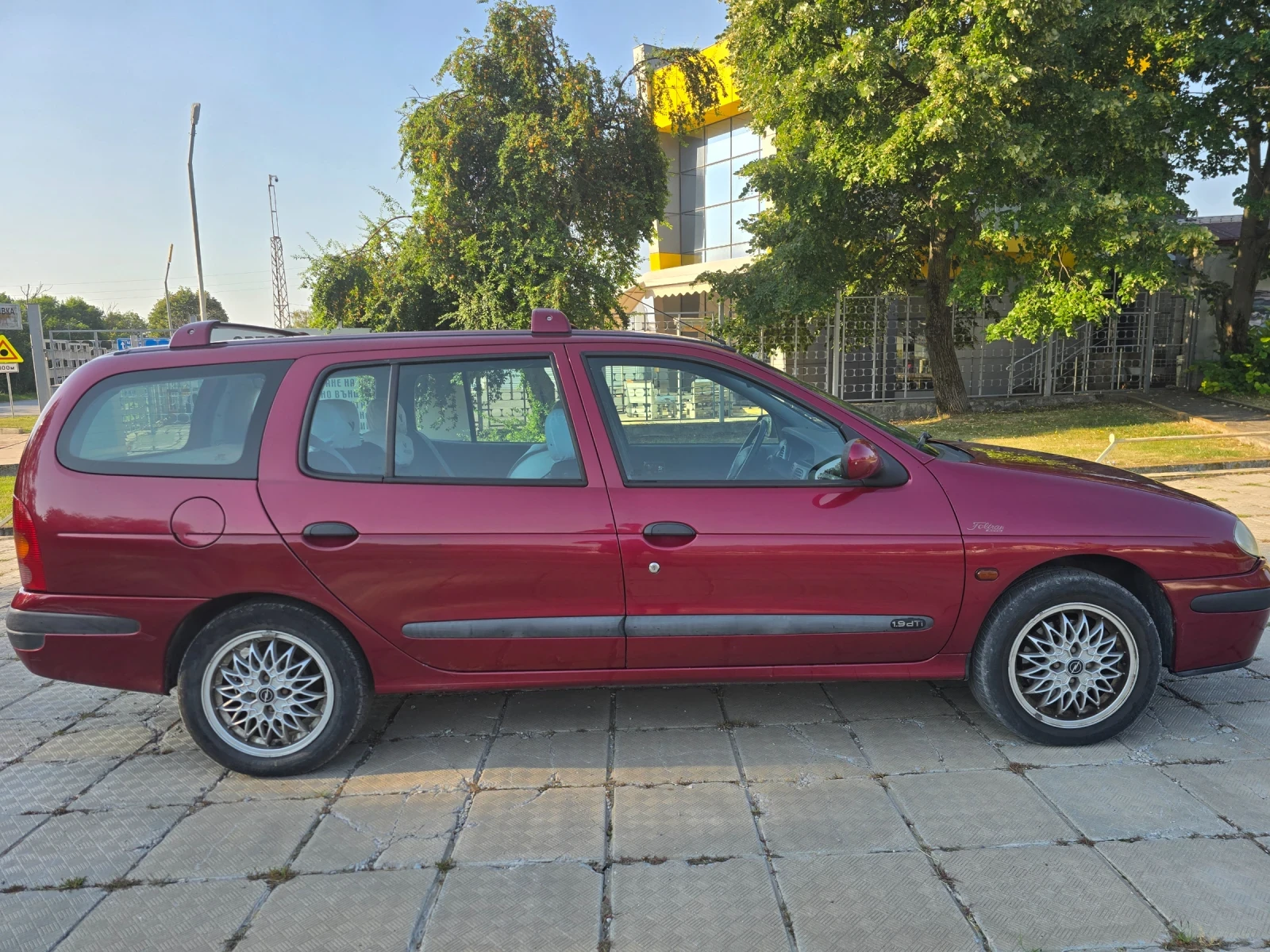 Renault Megane, снимка 2 - Автомобили и джипове - 55535740