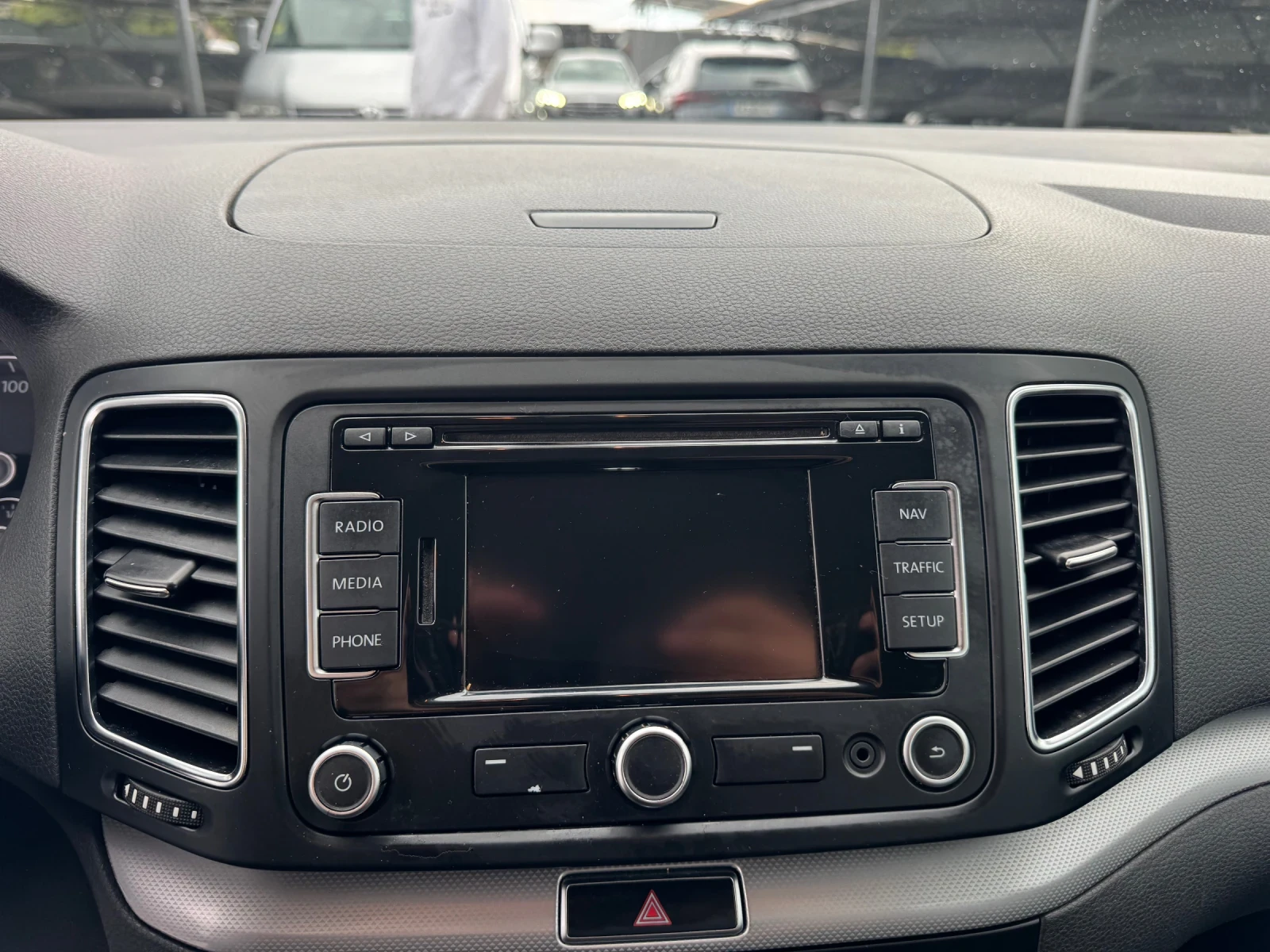VW Sharan 2.0TDI 140k.c 7места, снимка 10 - Автомобили и джипове - 56182701