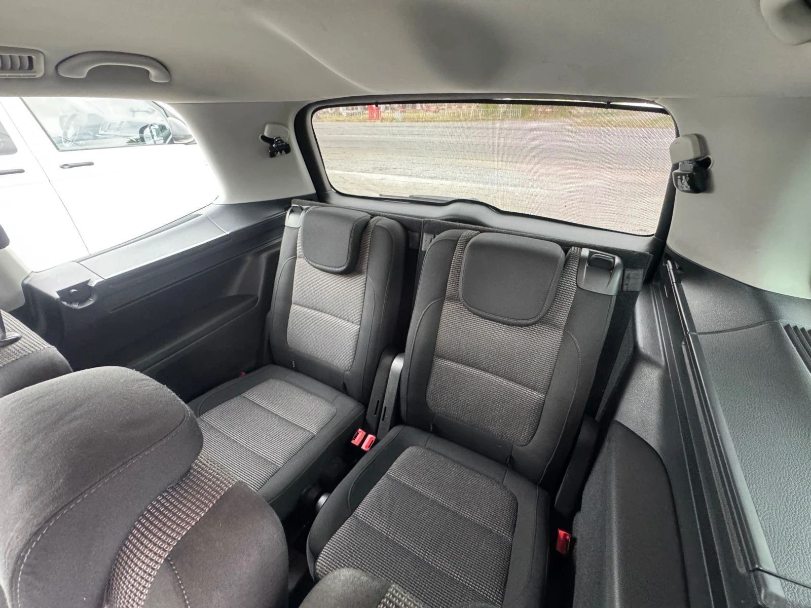 VW Sharan 2.0TDI 140k.c 7места, снимка 13 - Автомобили и джипове - 56182701