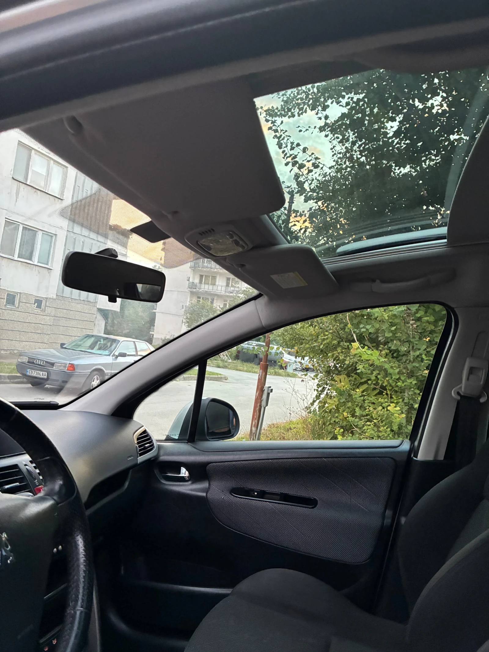 Peugeot 207 1.4i/панорама, снимка 7 - Автомобили и джипове - 56251515