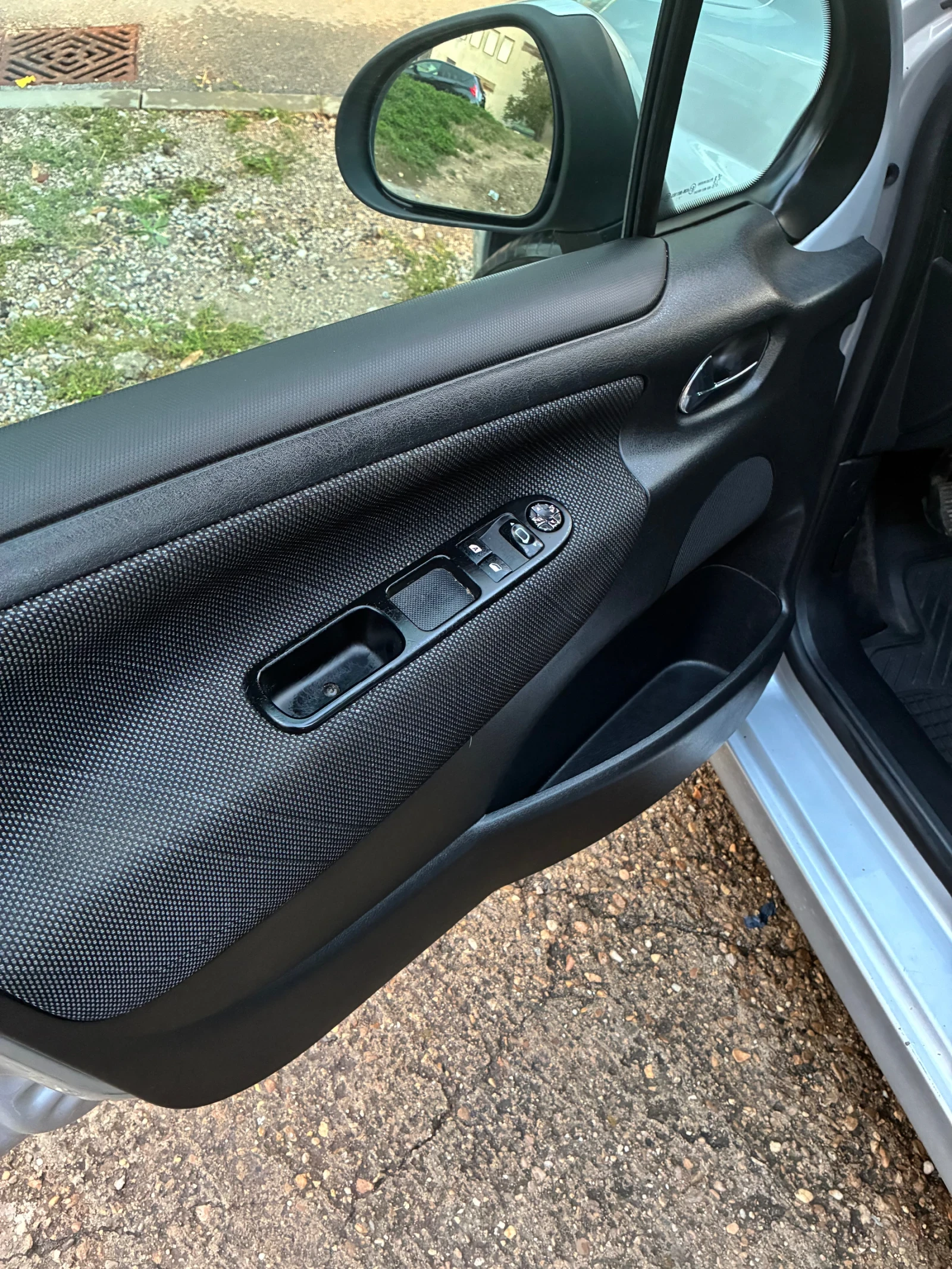 Peugeot 207 1.4i/панорама, снимка 13 - Автомобили и джипове - 56251515