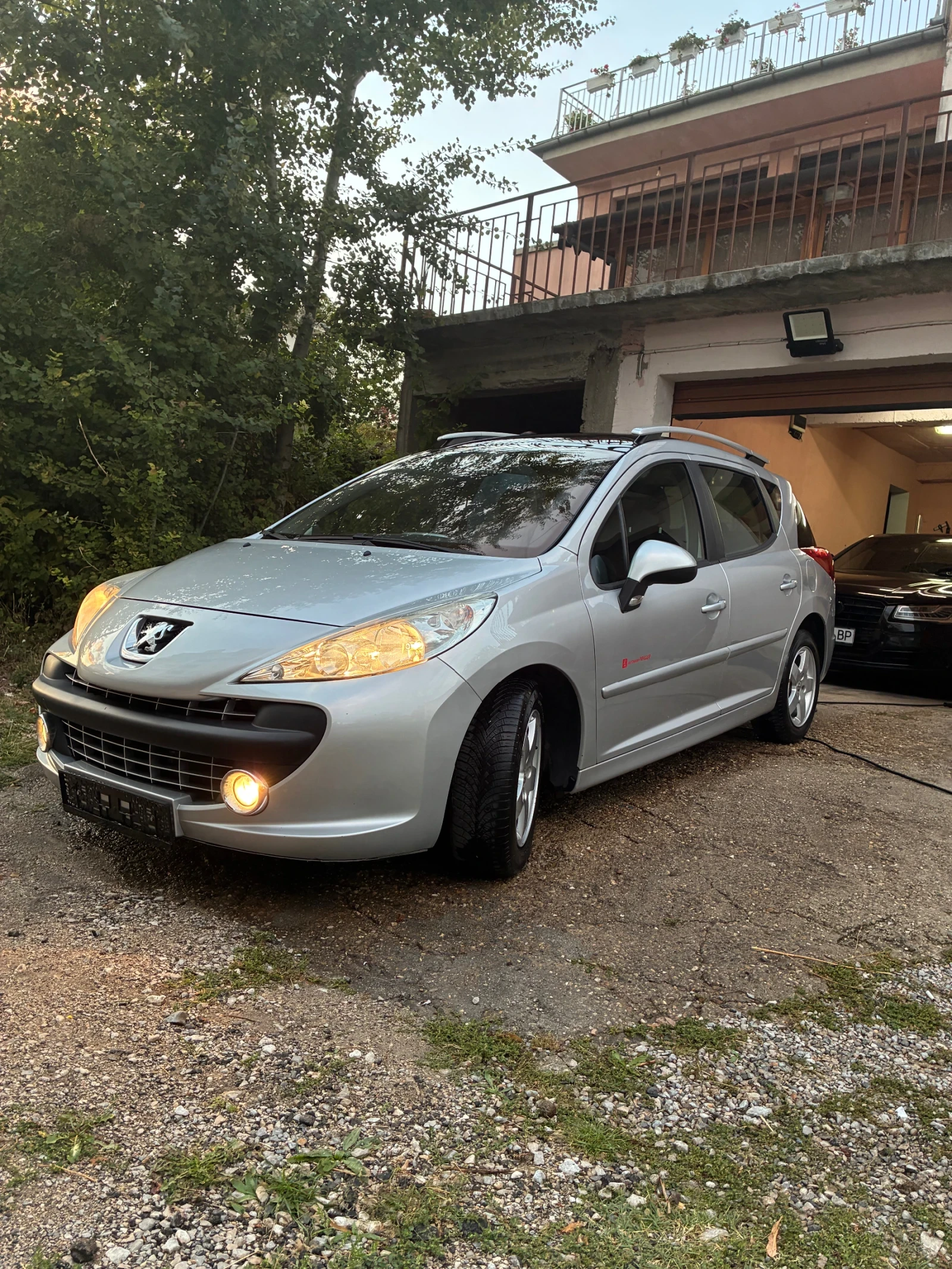 Peugeot 207 1.4i/панорама, снимка 4 - Автомобили и джипове - 56251515