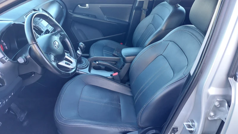 Kia Sportage 1.7 FULL ЕКСТРИ, снимка 8 - Автомобили и джипове - 52178235