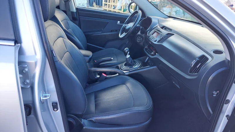 Kia Sportage 1.7 FULL ЕКСТРИ, снимка 10 - Автомобили и джипове - 52178235