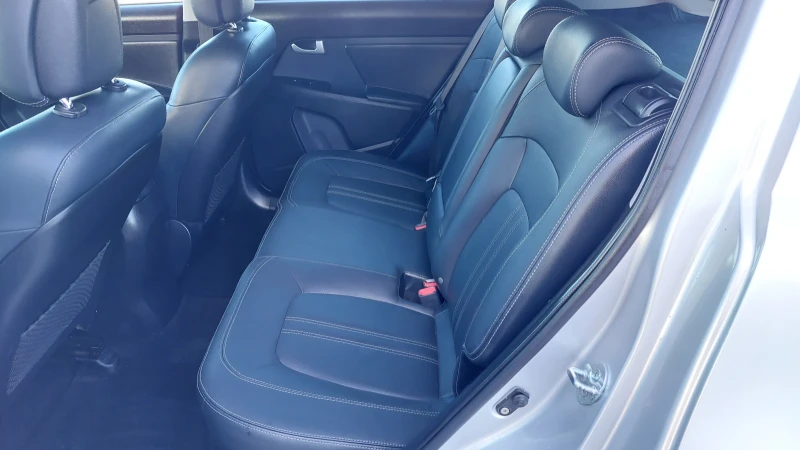Kia Sportage 1.7 FULL ЕКСТРИ, снимка 9 - Автомобили и джипове - 52178235