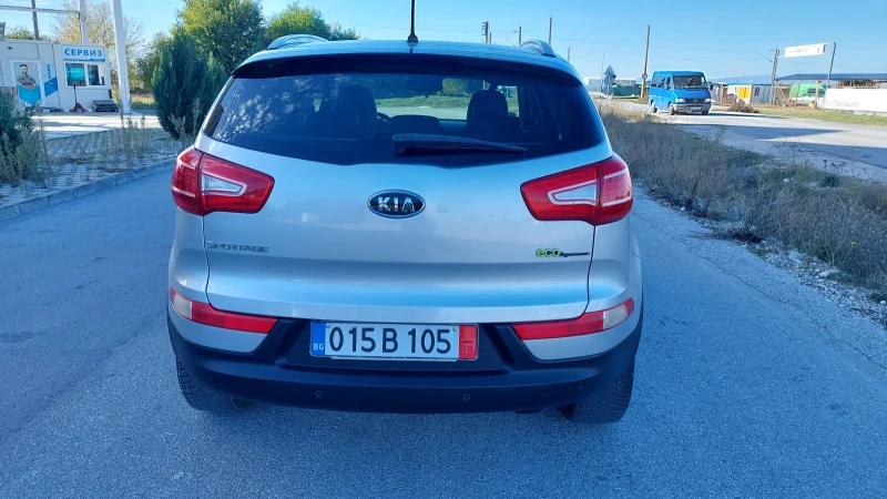 Kia Sportage 1.7 FULL ЕКСТРИ, снимка 5 - Автомобили и джипове - 52178235