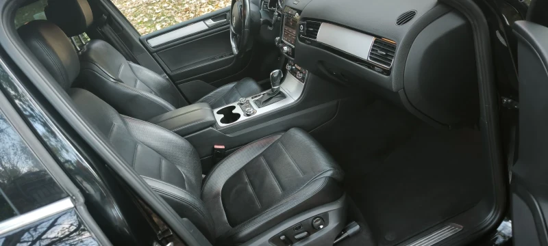 VW Touareg 3.0 TDI 245 к.с. 4x4 / 2011г / Въздушно / Dynaudio, снимка 6 - Автомобили и джипове - 52498540