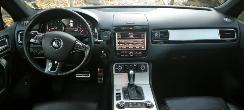 VW Touareg 3.0 TDI 245 к.с. 4x4 / 2011г / Въздушно / Dynaudio, снимка 5 - Автомобили и джипове - 52498540