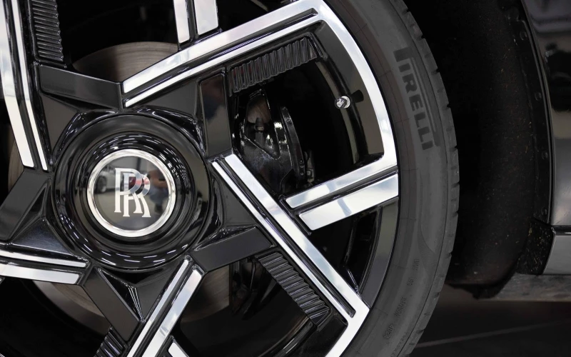 Rolls-Royce Cullinan BLACK BADGE/BESPOKE/SHOOTING STAR/TV/CARBON/, снимка 7 - Автомобили и джипове - 52822246