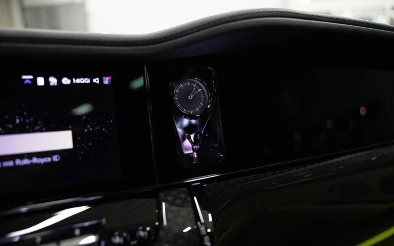 Rolls-Royce Cullinan BLACK BADGE/BESPOKE/SHOOTING STAR/TV/CARBON/, снимка 12 - Автомобили и джипове - 52822246