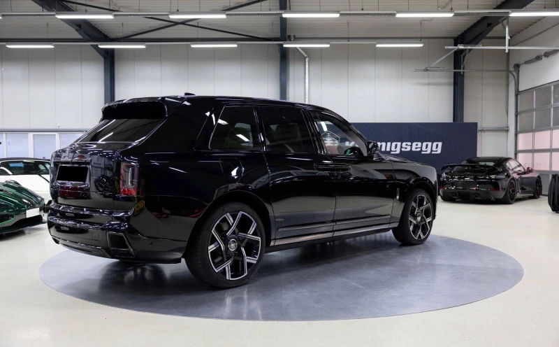 Rolls-Royce Cullinan BLACK BADGE/BESPOKE/SHOOTING STAR/TV/CARBON/, снимка 6 - Автомобили и джипове - 52822246