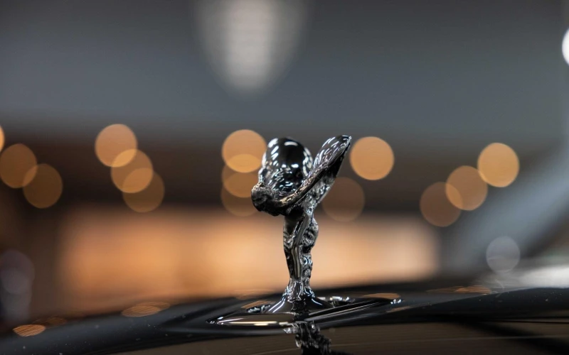 Rolls-Royce Cullinan BLACK BADGE/BESPOKE/SHOOTING STAR/TV/CARBON/, снимка 8 - Автомобили и джипове - 52822246