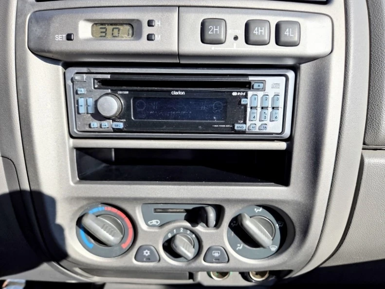 Isuzu D-max 3.0TD 4x4 КЛИМАТИК - изображение 10