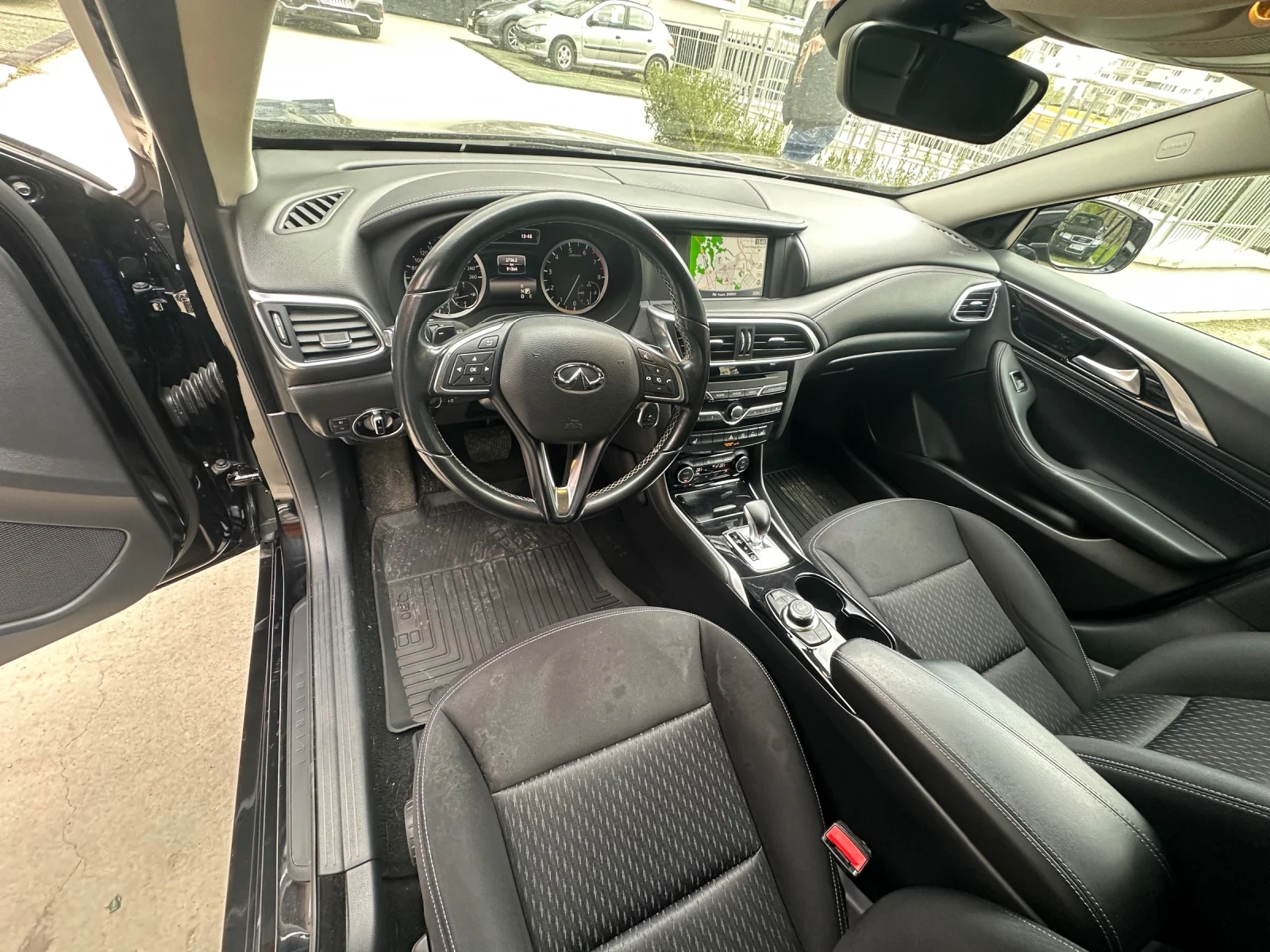 Infiniti Q30  - изображение 8