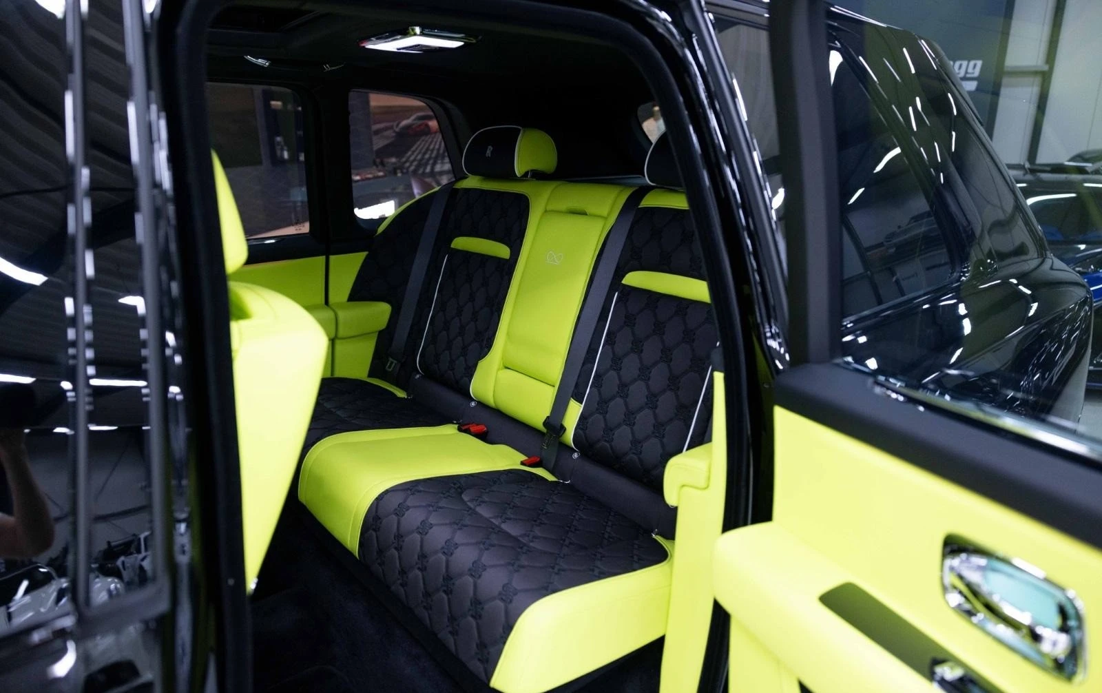 Rolls-Royce Cullinan BLACK BADGE/FACELIFT/BESPOKE/SHOOTING STAR/CARBON/ | Mobile.bg � ����������� 15