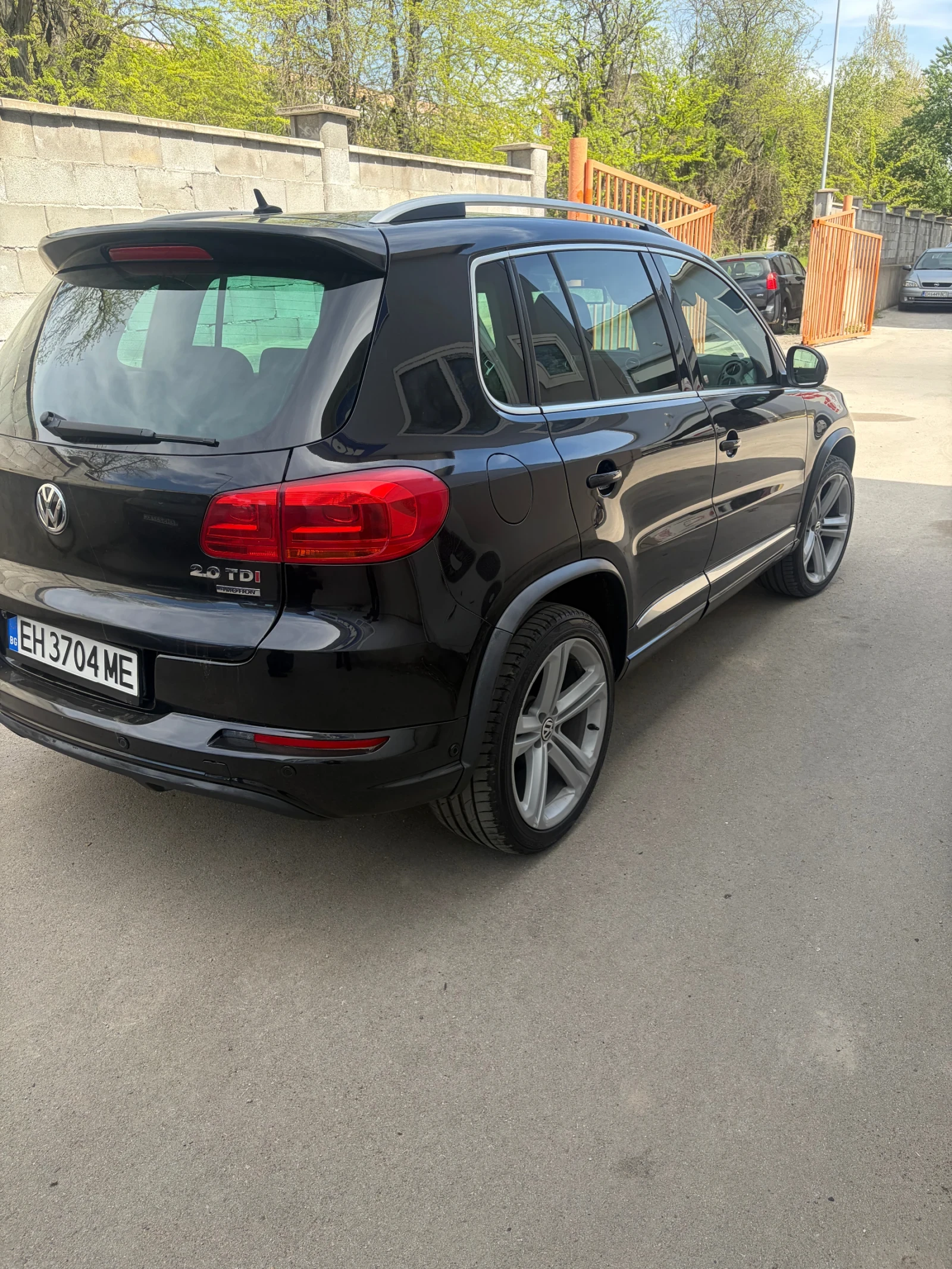 VW Tiguan, снимка 4 - Автомобили и джипове - 54343475