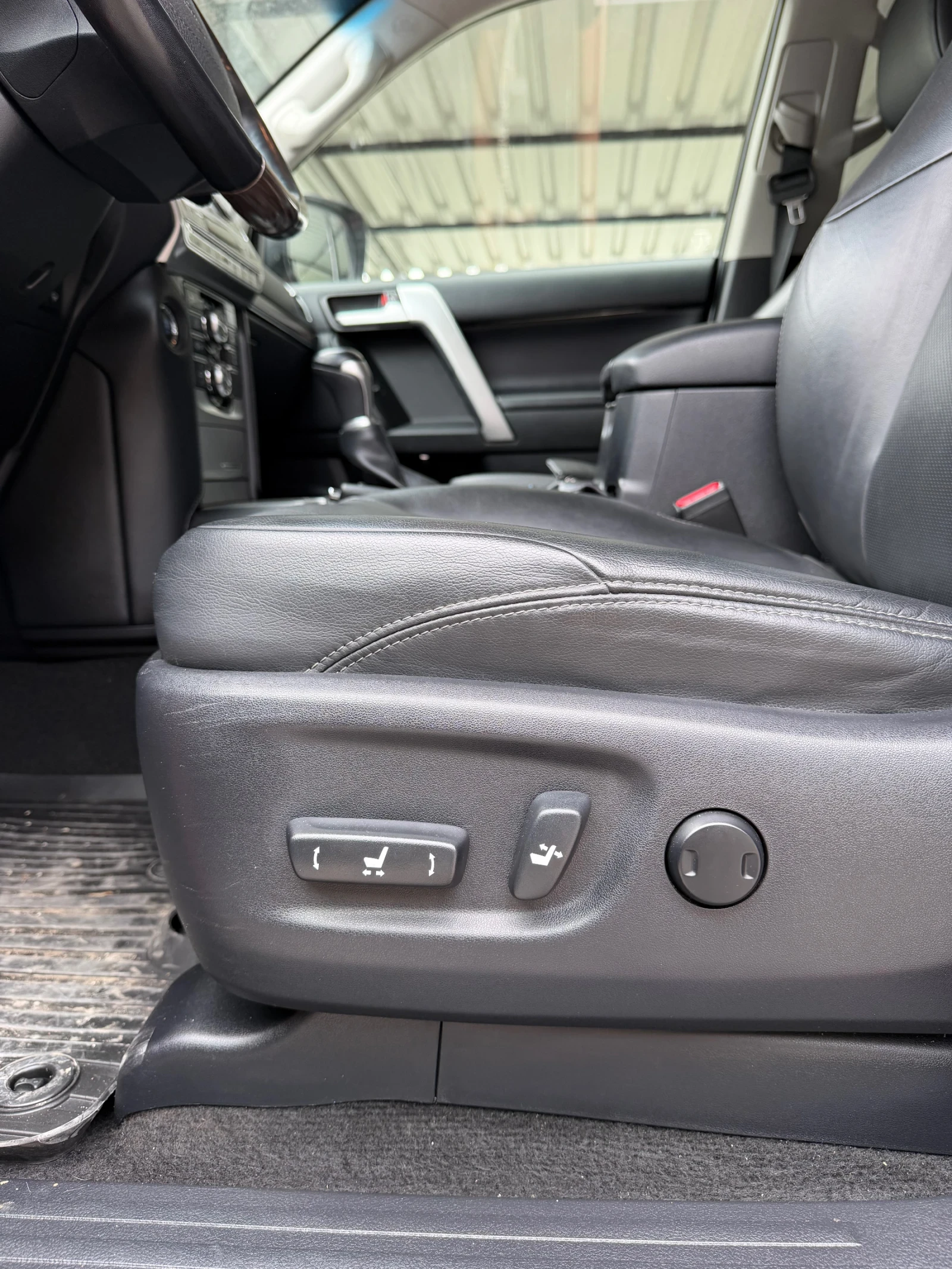 Toyota Land cruiser 150, 2.8Dizel automat, снимка 10 - Автомобили и джипове - 54510764