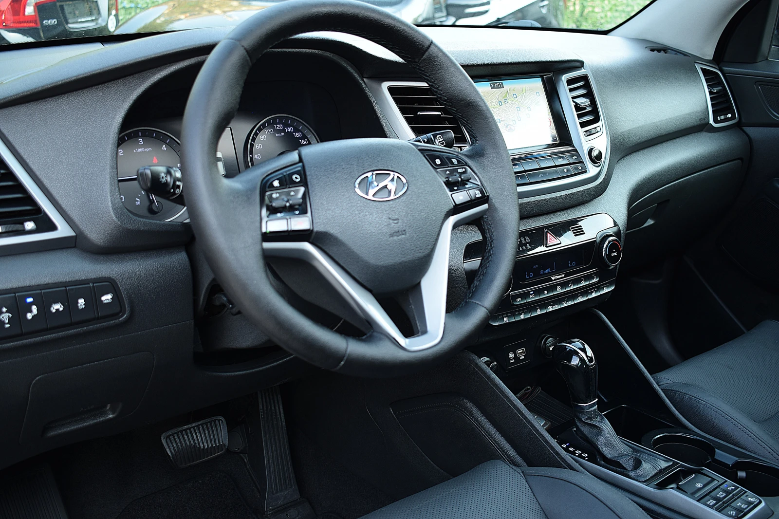 Hyundai Tucson 2.0ШВЕЙЦАРИЯ/VERTEX/4x4/АВТОМАТИК/ОБДУХВАНЕ/КАМЕРА, снимка 4 - Автомобили и джипове - 56046639