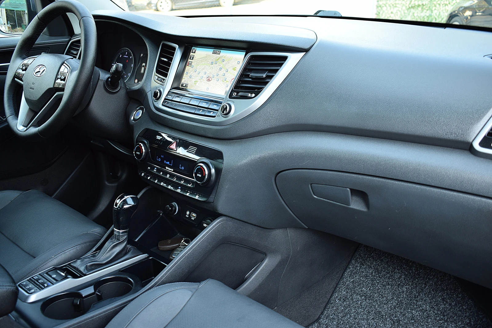 Hyundai Tucson 2.0ШВЕЙЦАРИЯ/VERTEX/4x4/АВТОМАТИК/ОБДУХВАНЕ/КАМЕРА, снимка 10 - Автомобили и джипове - 56046639