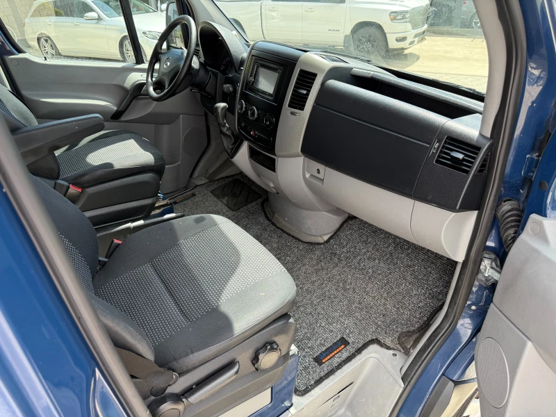 Mercedes-Benz Sprinter 318 CDI Товаропътнически 5-местен Климатроник , снимка 8 - Бусове и автобуси - 50188516